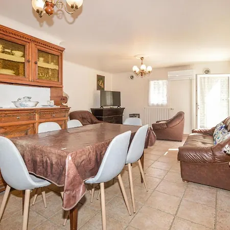 Awesome In Bicchisano With Wifi And 2 Bedrooms Petreto-Bicchisano