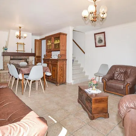 Awesome In Bicchisano With Wifi And 2 Bedrooms Petreto-Bicchisano